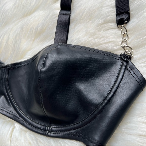 Frederick’s of Hollywood Faux Leather Black Bra Sz 38 D Goth Witch Y2K USA Made - Picture 2 of 14